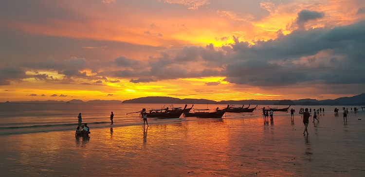 krabi: 4 islands boat tour with sunset in railay