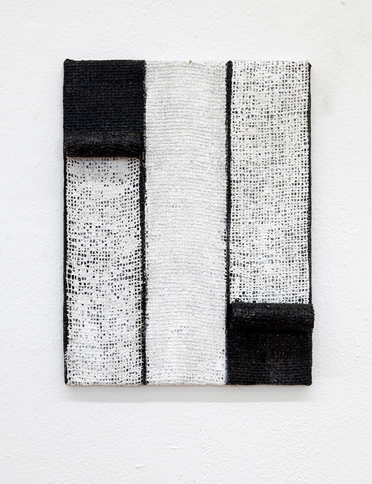 Rolling Black-White small, 2019, 30 x 40 cm