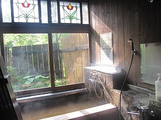 ▲天然鉱泉が楽しめる浴室（小浴室）