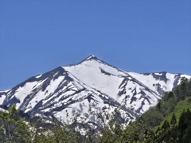 5/8この時期としては残雪が非常に多いです。