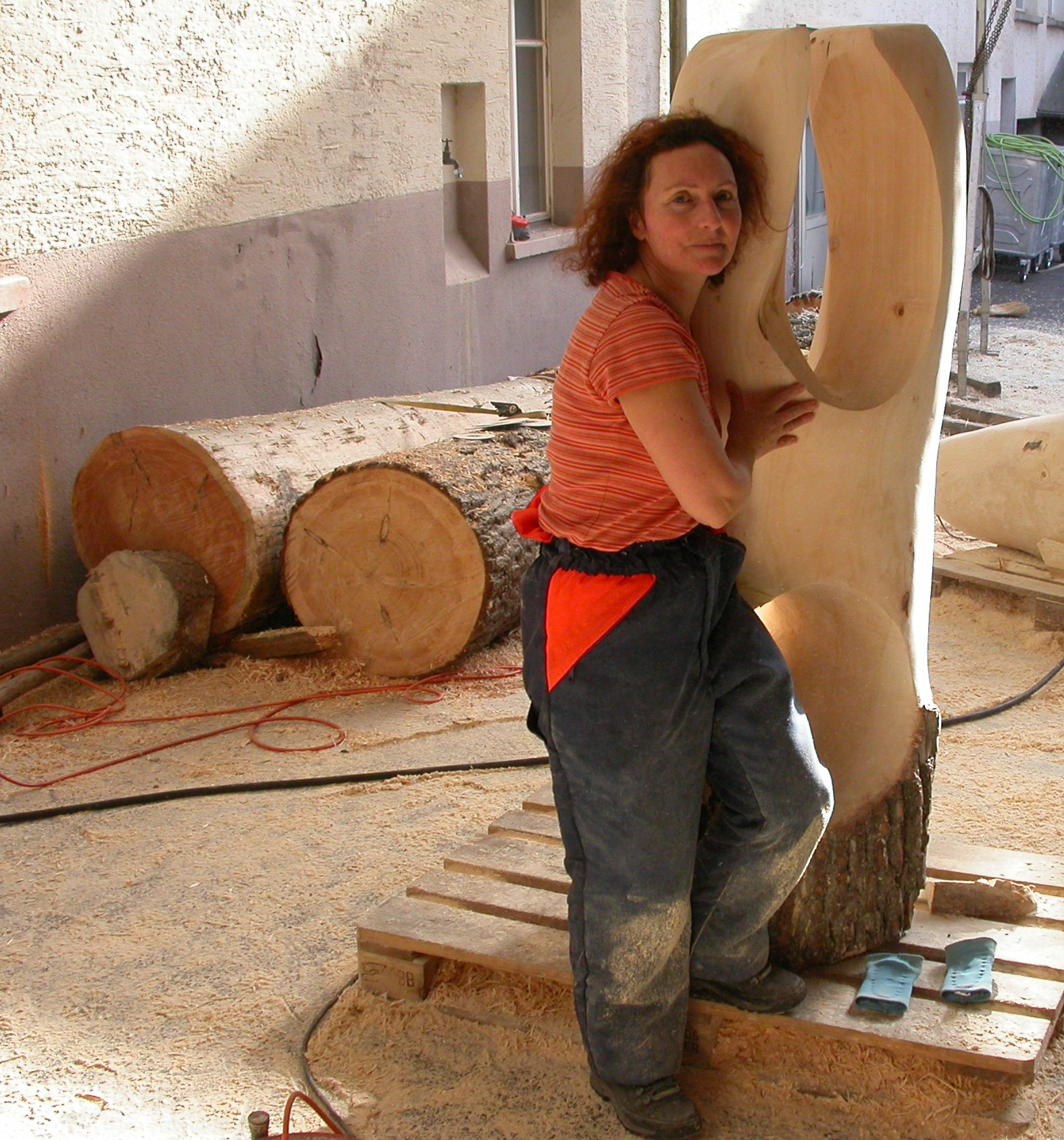 Aufbruch Holzskulptur  Ulme mit Kettensäge 150 cm hoch 