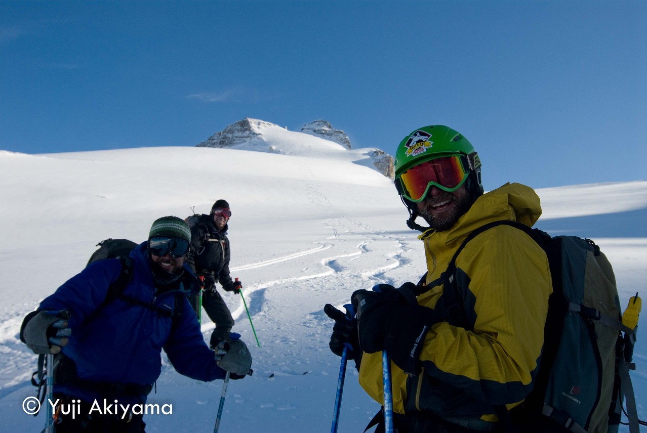 アイスフィールド・パークウェイ Mt.Hector登山を終え、ビッグスマイル