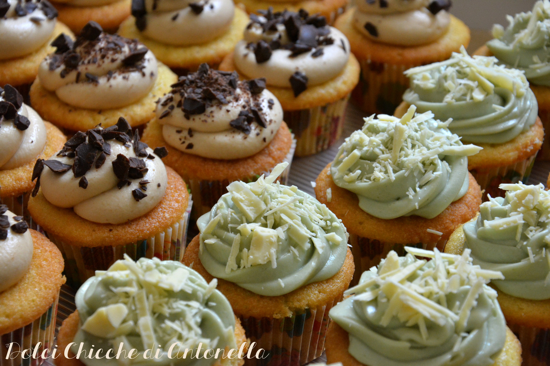 Cupcakes Battesimo Viola, con crema al pistacchio e nocciola