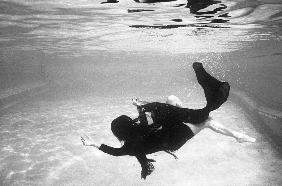 image: nina luca, dark fashion, dark fashion blog, nu goth, nikonos, nikonos v, analogue photography, analog photography, analog underwater photography, analogue underwater photography, swiss blogger, swiss fashion blogger, vjp.ch, VJP photography, vjp