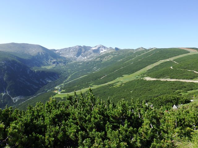 ヤストレヴェッツから遥か先にムサラ山 絶景でした