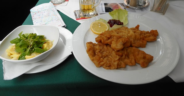 オーストリア名物?カツレツで昼食Porterhouse13・10~14・05