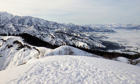 八海山末端から遠く谷川連峰