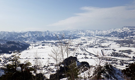 登りにつれ、飯士山から谷川連峰
