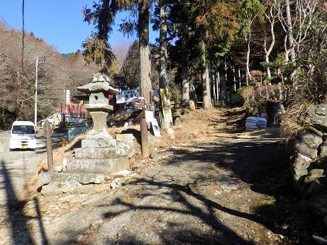 ヤビツ峠分岐10:05