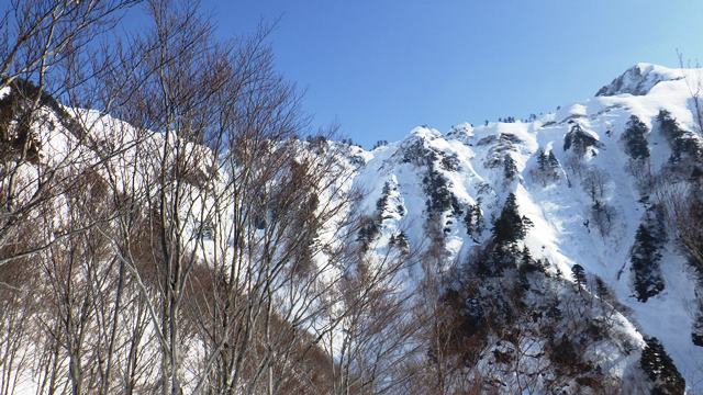 9・30左荒沢山～右足拍子岳のの鋸状の稜線
