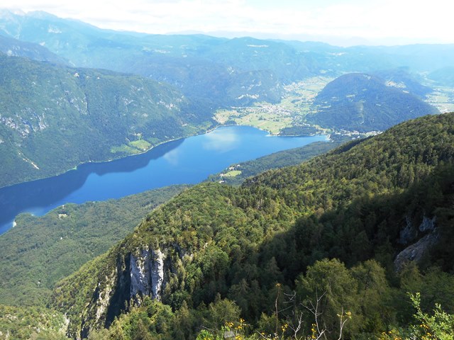 12・37ロープウエー山頂からボビン湖