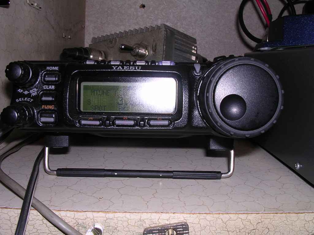 le mobile YAESU FT 857D HF VHF UHF