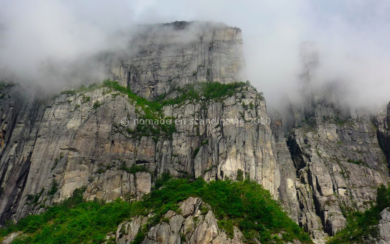 Le Preikestolen est caché dans les nuages