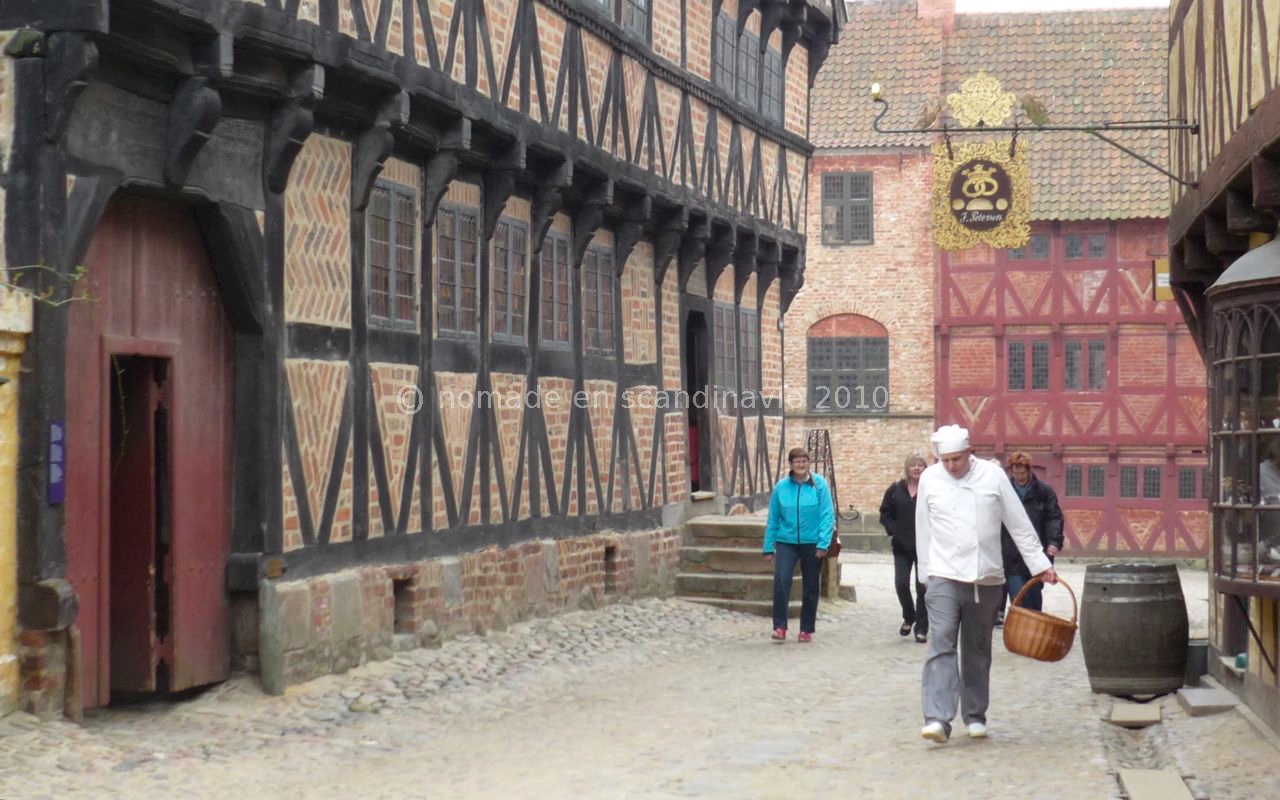 Den Gamle by (la vieille ville), à Aarhus, des figurants tiennent les rôles des habitants