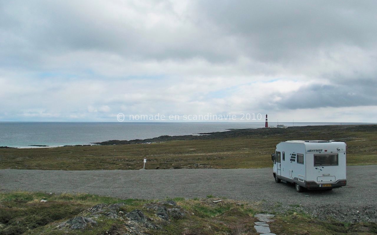 Parking au-delà du phare de Slettnes