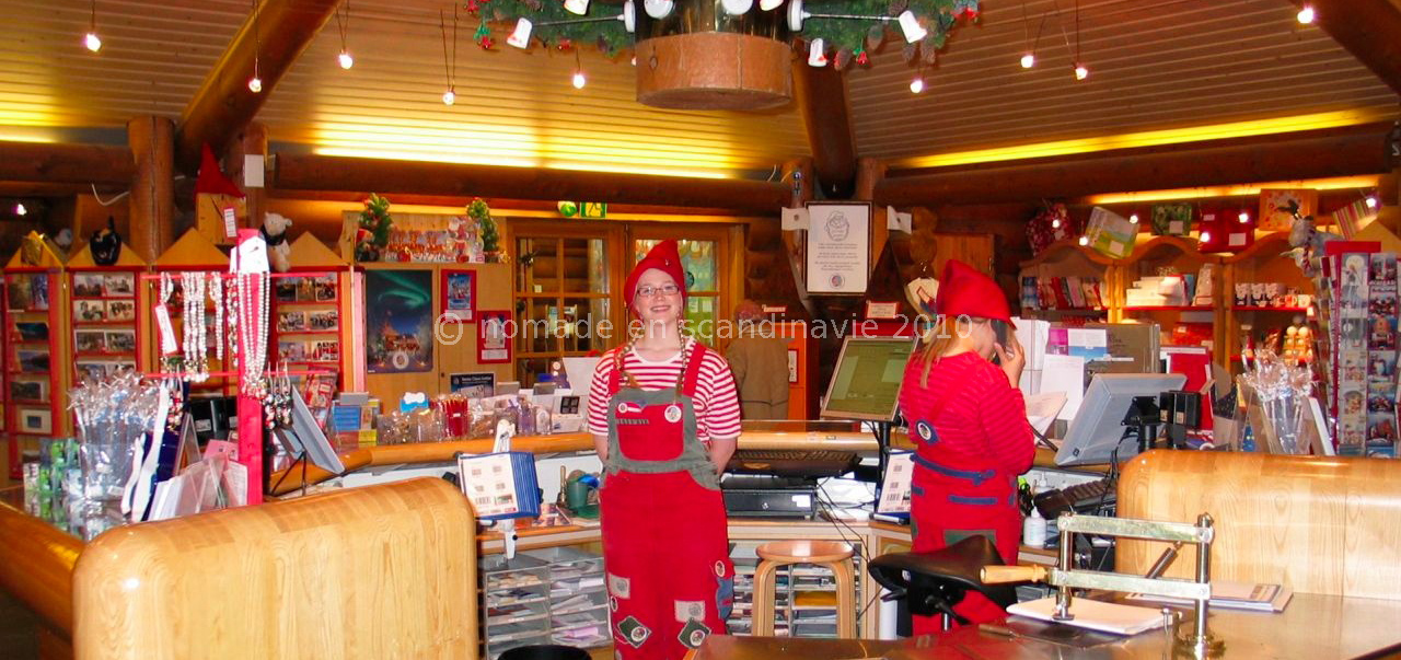 La poste du Père Noël est un endroit très sympathique tenu par 2 petites lutines mutines