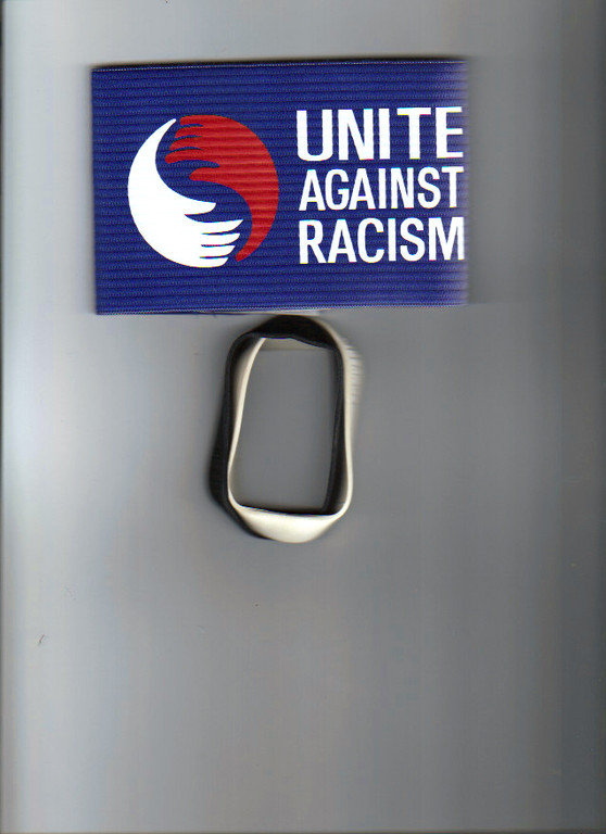 Brassard de Capitaine et Bracelet contre le racisme (Merci T Henry)