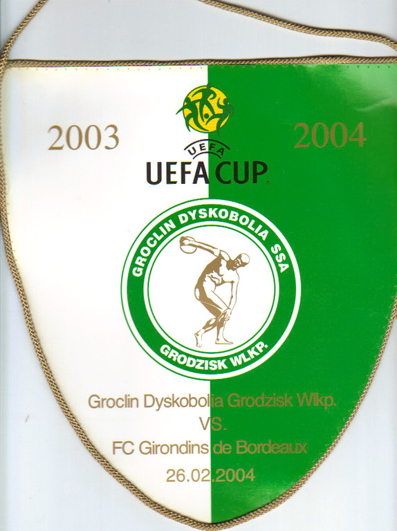 Fanion offert aux VIP lors de Dyskobolia Groclin - G Bordeaux