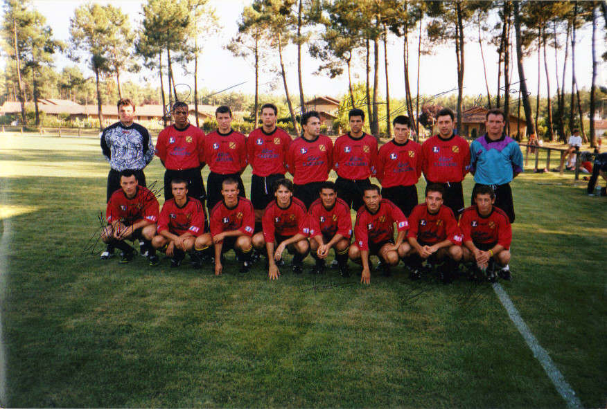 rare match disputé sous  un maillot... Rouge, Amical face au FC Pau à Escource (40)