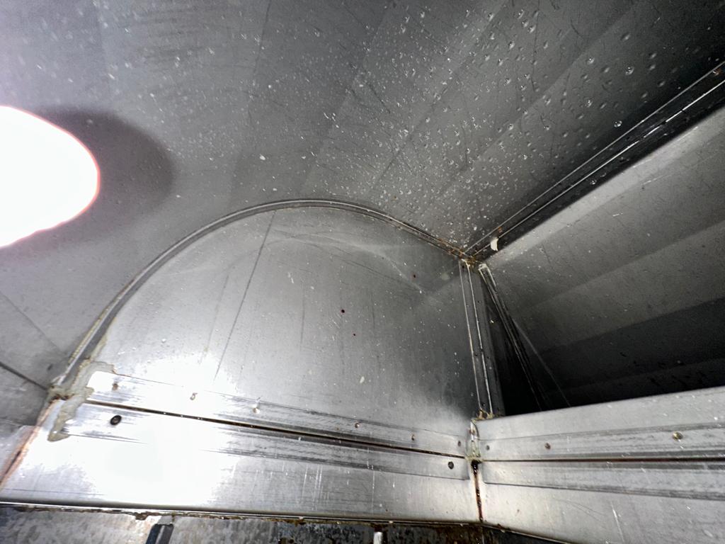 Inspecteren van schoongemaakte  vetkanalen 