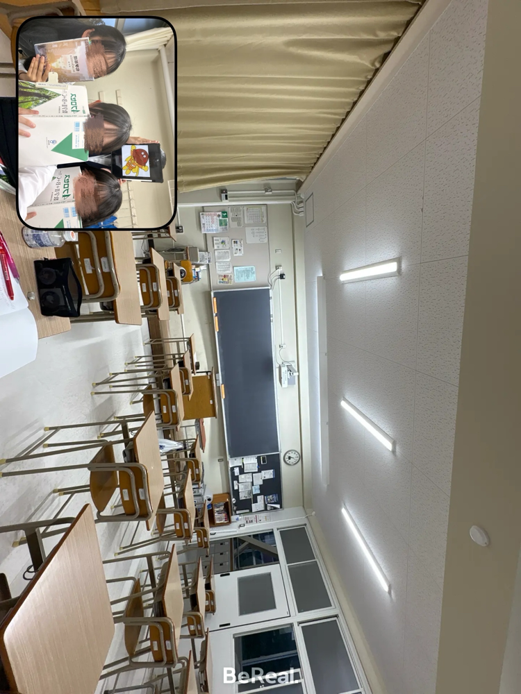 学校で勉強しています🔥📚