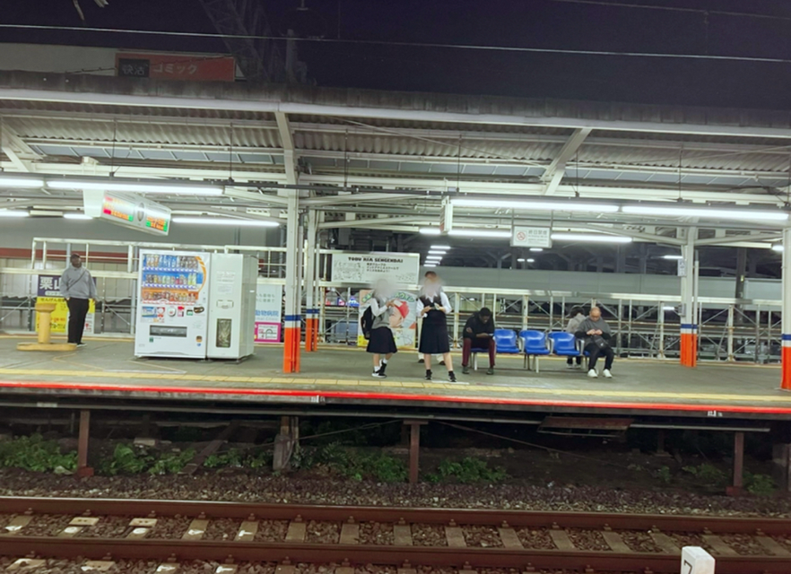ホームが反対側の友達に撮ってもらいました！