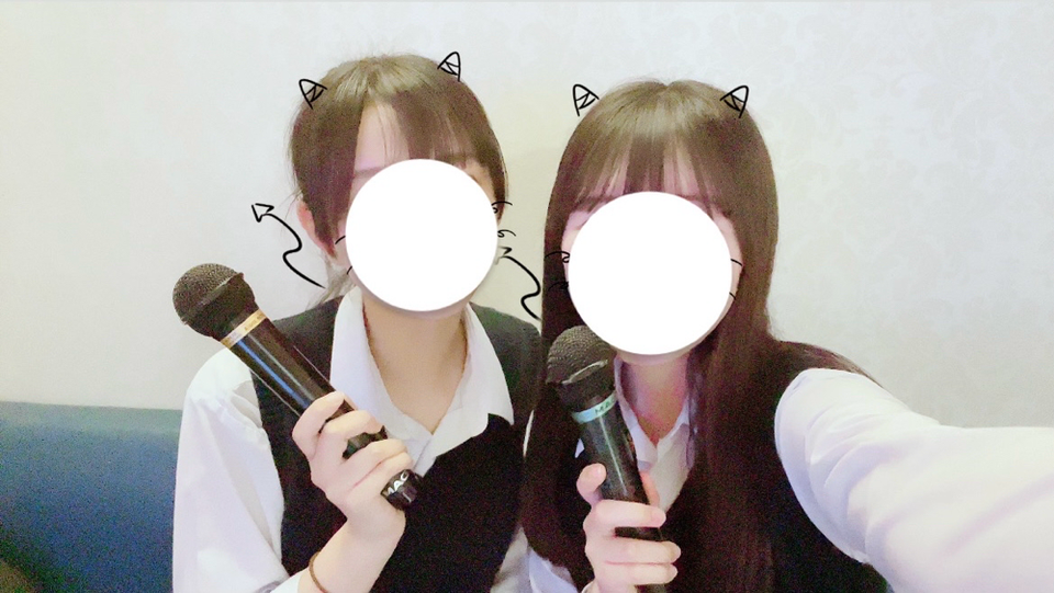 全然関係ないですがカラオケ行った時の写真です！🫶🏻
