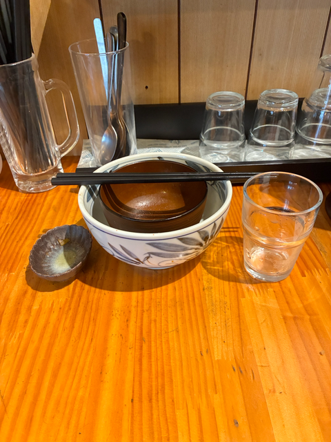 桃太郎の次に人気な某鬼退治系アニメの映画の後に食べた豚丼の器🐖 おいしかったです😋