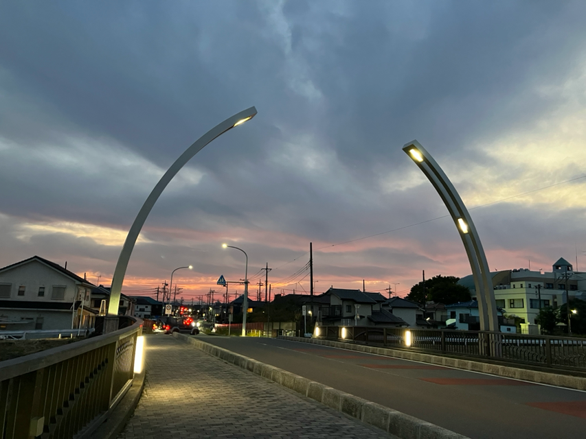 すごく綺麗だった秋の夕暮れ🍂@北高前の橋