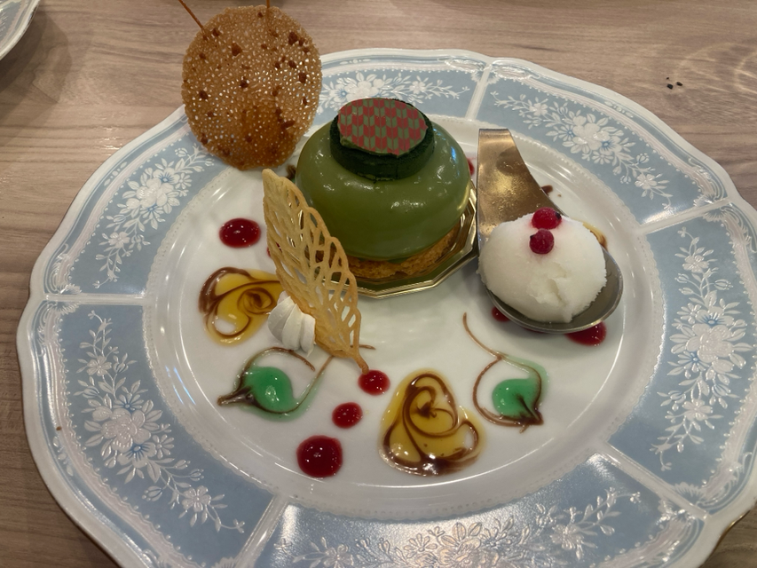抹茶ケーキです🍵シャーベットはパイン味でした🍍
