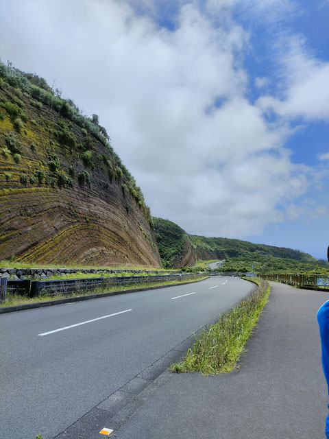 地層の断面です😳どれだけ大きな地球の動きがあったのでしょうか……