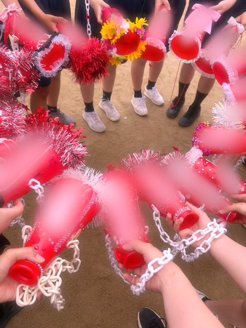 先月末の体育祭です💗お揃いのメガホンを作りました‼️