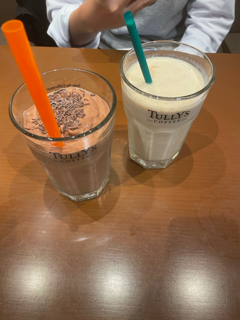 今日友達と部活帰りに宿題をする目的でカフェに寄った写真です😽8割おしゃべりしていたことは内緒です🤫