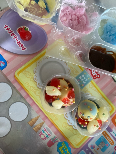 知育菓子でアイス屋さんしました🍨1時間かけた力作です💪🏻