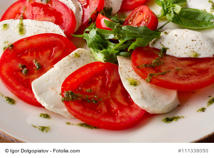 Tomaten mit Mozzarella in Olivenöl