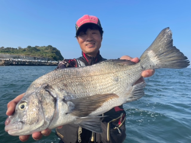 １１月４日　磯釣りで北村さん　ガバチヌ５１．３cm