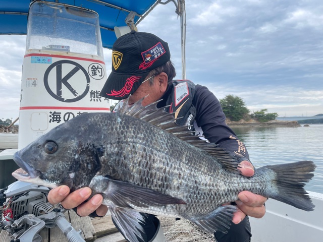 １１月２１日　磯釣りで増田さん　ガバチヌ５１．６cm