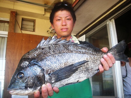 ７月１０日　ルアー釣りで永野さん　ガバチヌ５０㎝