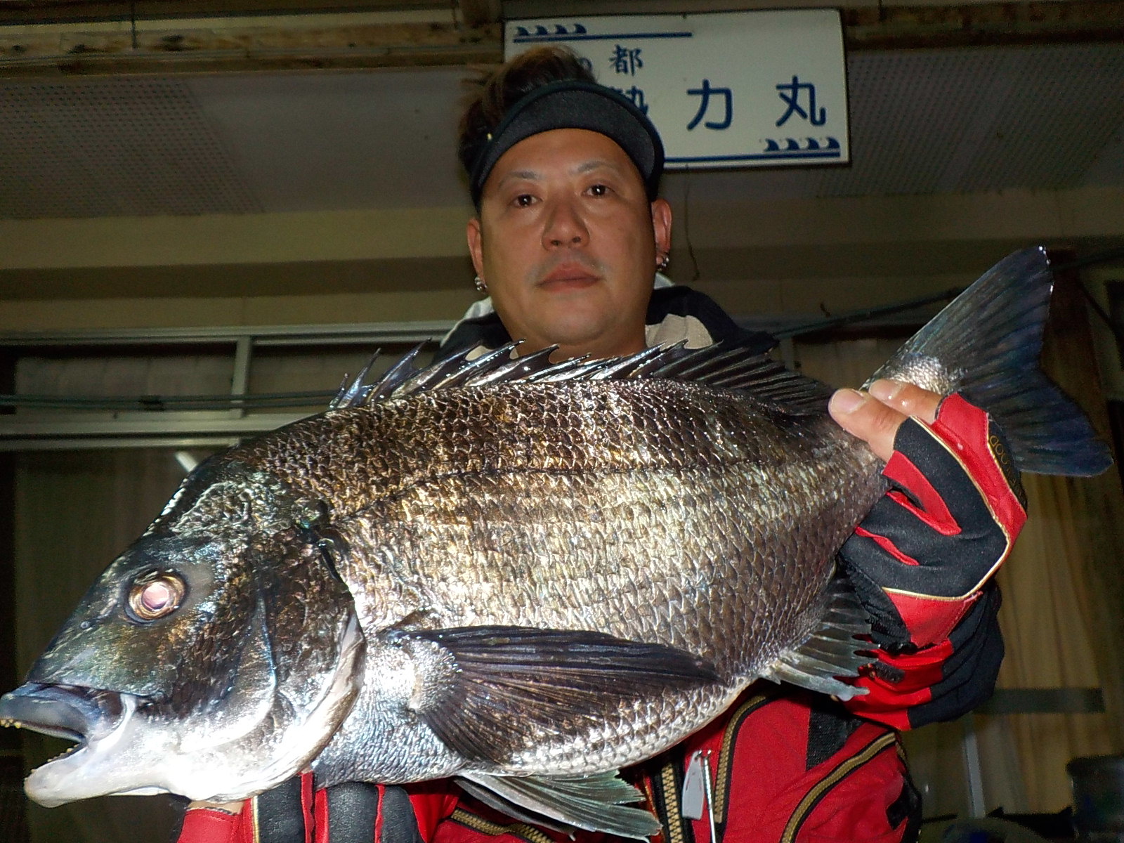 ４月１５日　磯釣りで吉山さん　ガバチヌ５２．２㎝