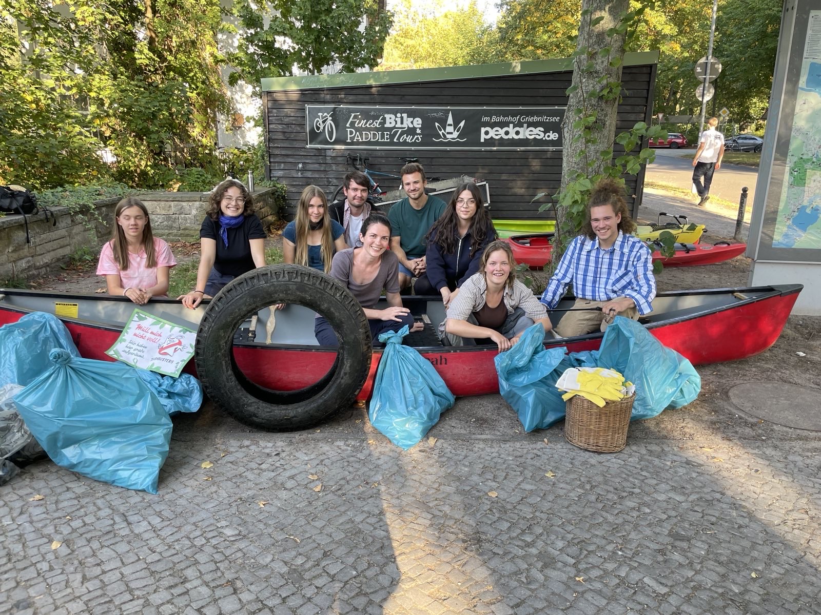 Die Hochschulgruppe aus Potsdam bei den Trashbusters Aktionswochen. © GreenCanoe NAJU BRB & Hochschulgruppe