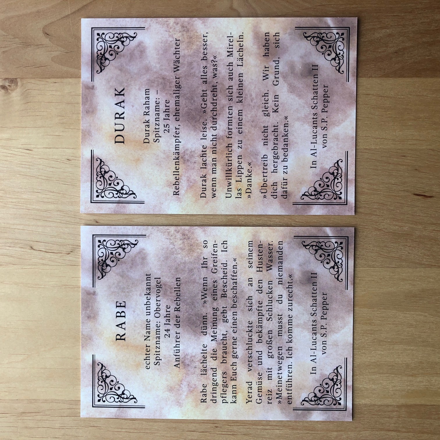 Rückseiten Charakterkarten (in den Boxen d, e und f)