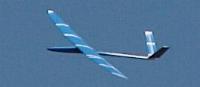 planeur Miraj Aeromod blanc bleu en l'air