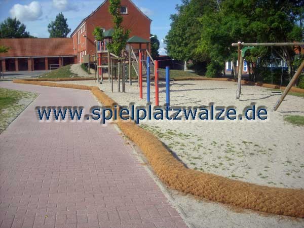 mit Spielplatzwalzen bleibt der Sand im Spielbereich