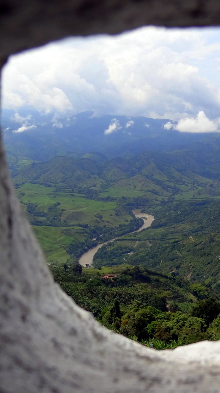 Blick aus dem Kopf der Statue ins Cauca-Tal