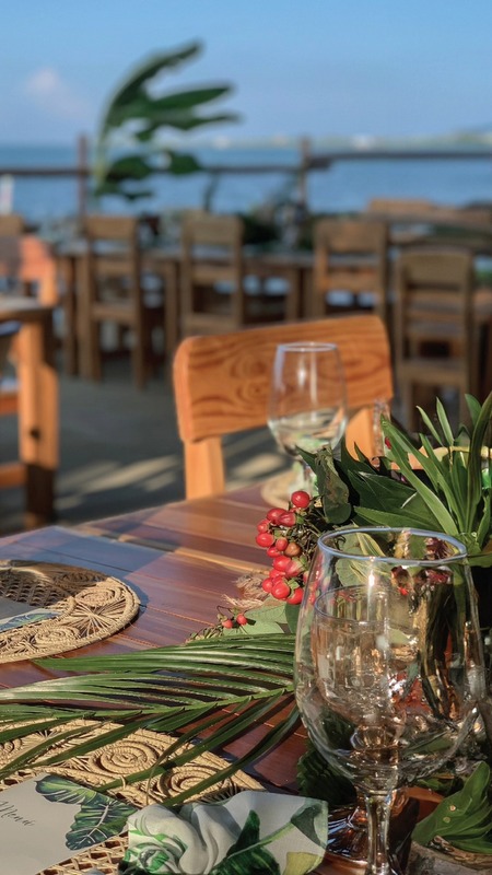 Das Abendessen wird in der Regel im Freien und bei Kerzenschein serviert