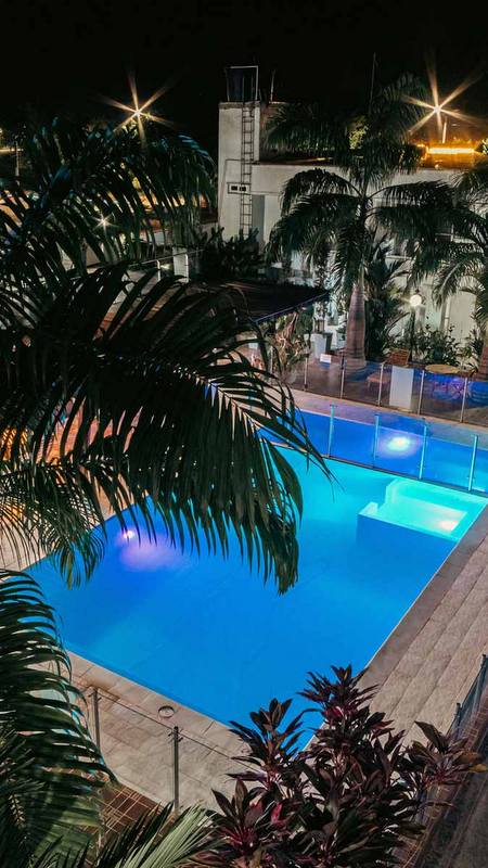 ... könnt Ihr abends noch eine erfrischende Runde im Hotel-Pool drehen