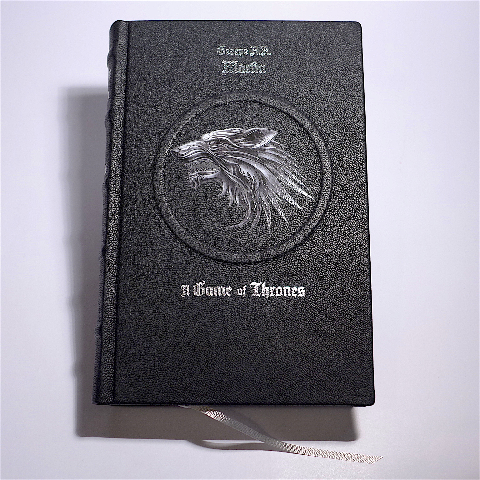 A Game of Thrones G.R.R. Martin leatherbound book annabuchwunder