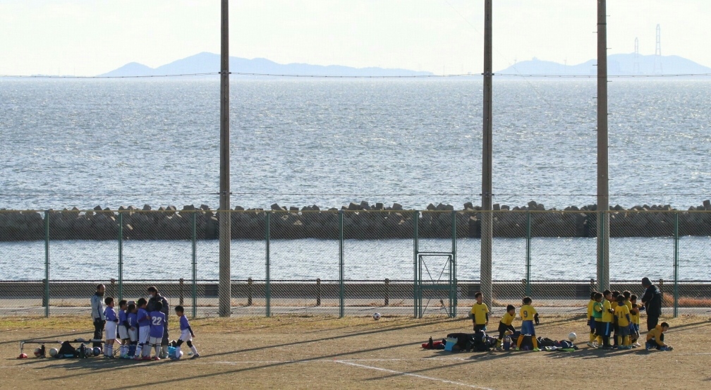 海辺で練習試合