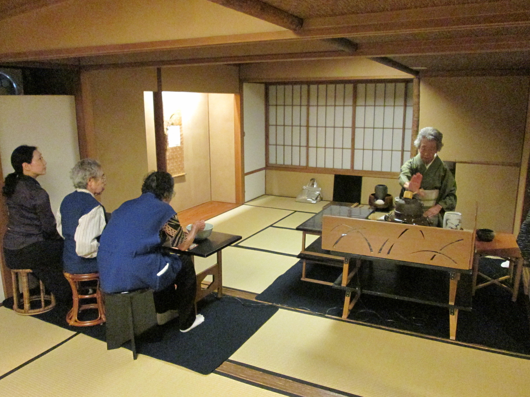 立礼クラスの御案内 茶道 裏千家 養和会 塩月弥栄子の茶室