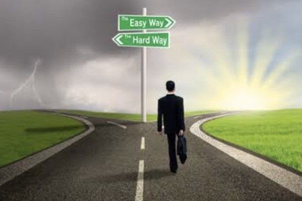 結婚への分かれ道に立っているあなた どっちを選びますか 浜松の結婚相談所アイクル 結婚への分かれ道に立っているあなた どっちを選びますか 浜松の結婚相談所アイクル